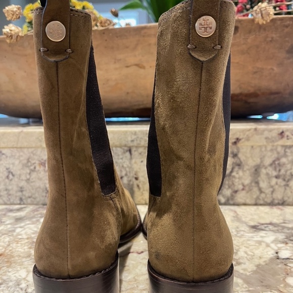 NWOB Tory Burch Medallion Chelsea Ankle Boot - Suede River Rock - Sz 7.5M - Picture 5 of 13